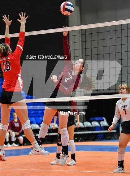 Thumbnail 2 in Mansfield vs. Life Way Christian (AAA 2A Final) photogallery.