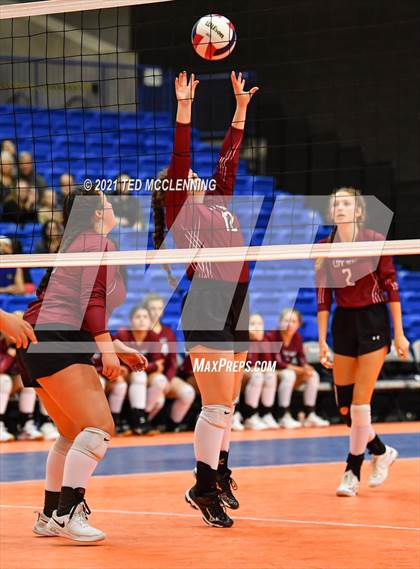 Thumbnail 2 in Mansfield vs. Life Way Christian (AAA 2A Final) photogallery.