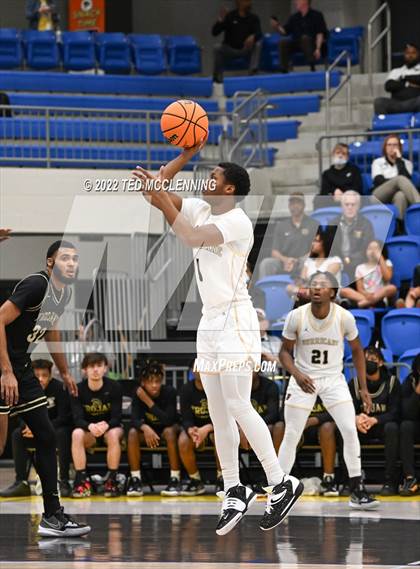 Thumbnail 2 in Jonesboro vs. Hot Springs (AAA 5A State Playoff first round) photogallery.