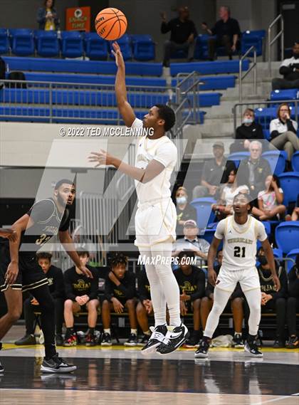Thumbnail 1 in Jonesboro vs. Hot Springs (AAA 5A State Playoff first round) photogallery.