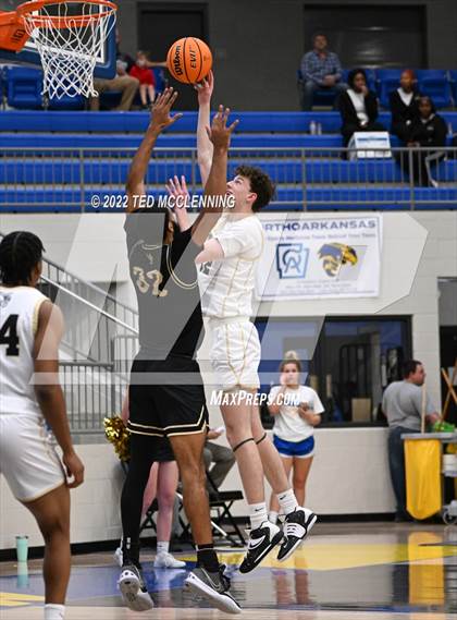 Thumbnail 1 in Jonesboro vs. Hot Springs (AAA 5A State Playoff first round) photogallery.