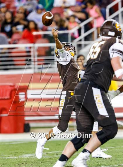Thumbnail 2 in Santa Clara vs Gunderson (Levi's Stadium - Friday Night Lights) photogallery.