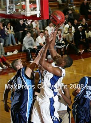 Thumbnail 1 in Compton vs. Gahr (MaxPreps Holiday Classic) photogallery.