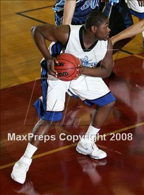 Thumbnail 1 in Compton vs. Gahr (MaxPreps Holiday Classic) photogallery.