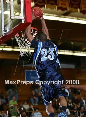 Thumbnail 3 in Compton vs. Gahr (MaxPreps Holiday Classic) photogallery.