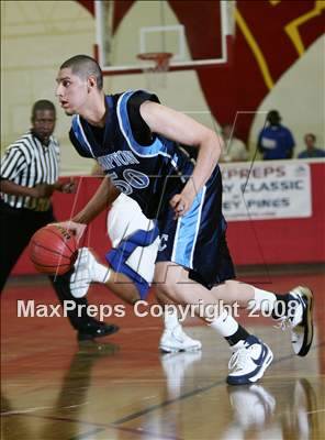 Thumbnail 1 in Compton vs. Gahr (MaxPreps Holiday Classic) photogallery.