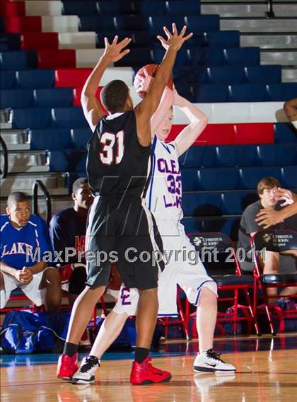 Thumbnail 3 in Dobie [J. Frank] Sophomore vs Clear Lake Sophomore photogallery.