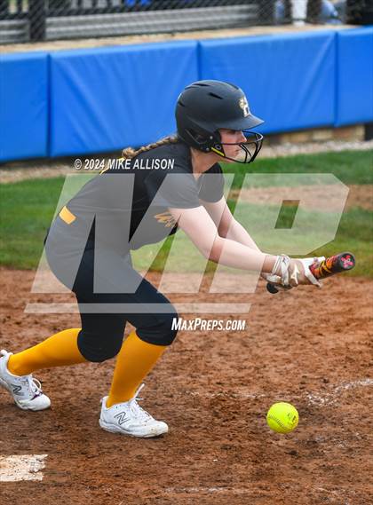 Thumbnail 3 in Hixson vs White Plains photogallery.