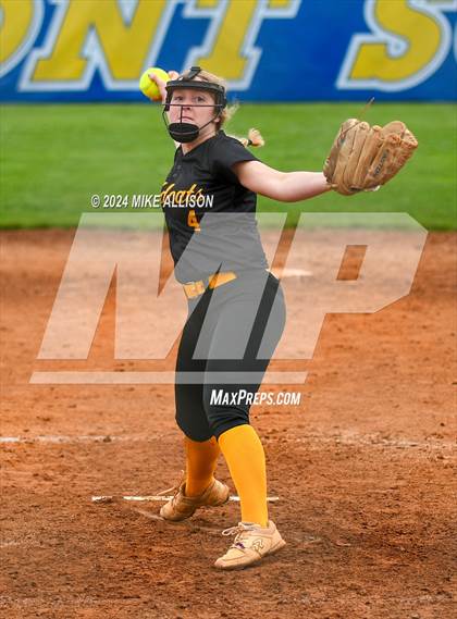 Thumbnail 3 in Hixson vs White Plains photogallery.