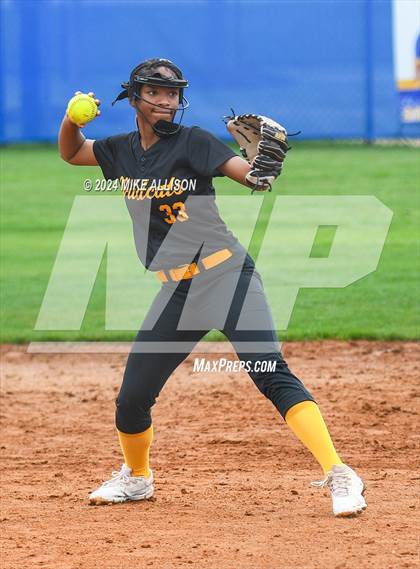Thumbnail 1 in Hixson vs White Plains photogallery.
