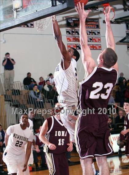 Thumbnail 3 in Iona Prep vs Newburgh (Harry Jefferson Holiday Showcase) photogallery.