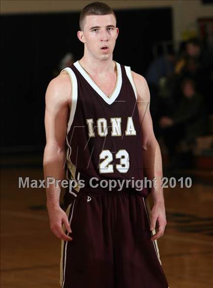 Thumbnail 3 in Iona Prep vs Newburgh (Harry Jefferson Holiday Showcase) photogallery.