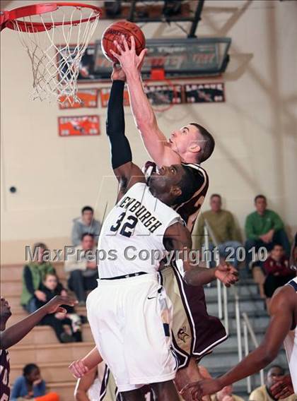 Thumbnail 3 in Iona Prep vs Newburgh (Harry Jefferson Holiday Showcase) photogallery.