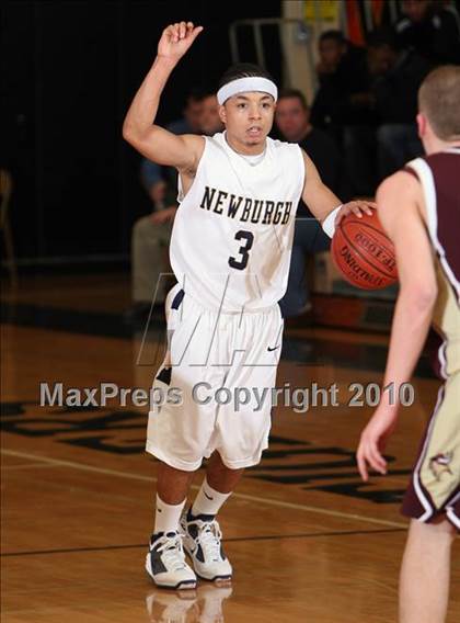 Thumbnail 3 in Iona Prep vs Newburgh (Harry Jefferson Holiday Showcase) photogallery.