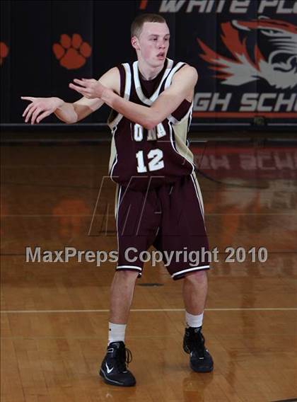 Thumbnail 1 in Iona Prep vs Newburgh (Harry Jefferson Holiday Showcase) photogallery.