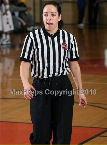 Thumbnail 2 in Iona Prep vs Newburgh (Harry Jefferson Holiday Showcase) photogallery.
