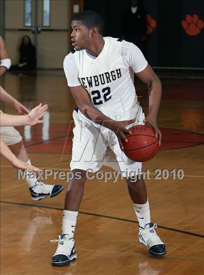 Thumbnail 1 in Iona Prep vs Newburgh (Harry Jefferson Holiday Showcase) photogallery.