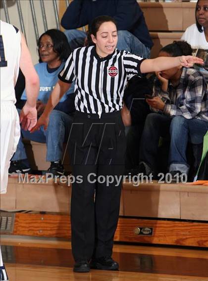 Thumbnail 2 in Iona Prep vs Newburgh (Harry Jefferson Holiday Showcase) photogallery.