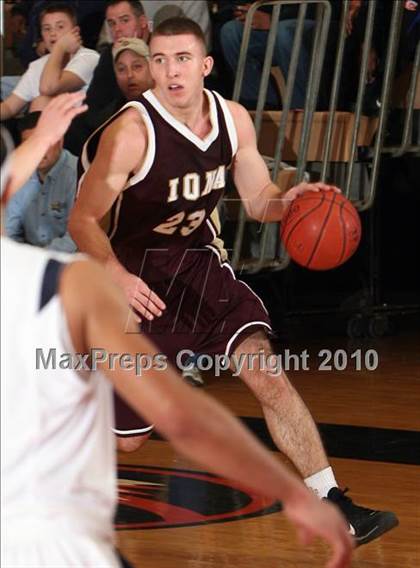 Thumbnail 3 in Iona Prep vs Newburgh (Harry Jefferson Holiday Showcase) photogallery.