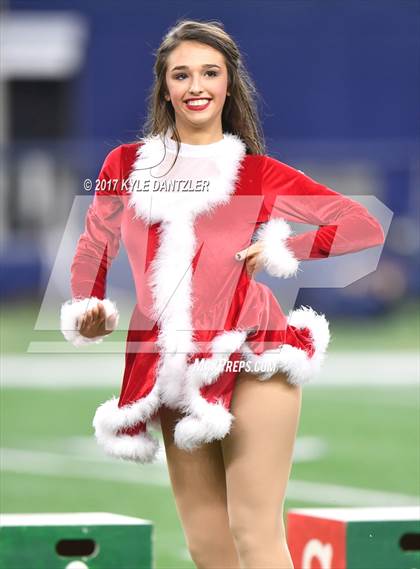 Thumbnail 2 in Pleasant Grove vs. West Orange-Stark (UIL 4A Division 2 Final) photogallery.