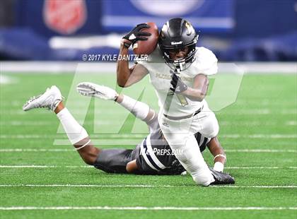 Thumbnail 2 in Pleasant Grove vs. West Orange-Stark (UIL 4A Division 2 Final) photogallery.