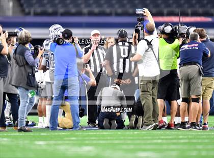 Thumbnail 1 in Pleasant Grove vs. West Orange-Stark (UIL 4A Division 2 Final) photogallery.