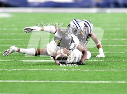 Thumbnail 1 in Pleasant Grove vs. West Orange-Stark (UIL 4A Division 2 Final) photogallery.