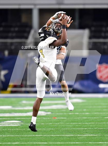 Thumbnail 2 in Pleasant Grove vs. West Orange-Stark (UIL 4A Division 2 Final) photogallery.