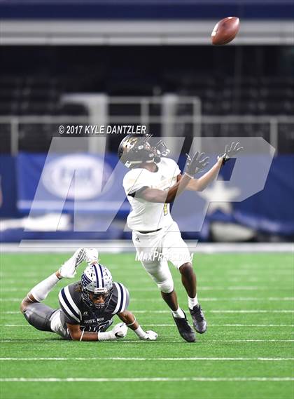 Thumbnail 1 in Pleasant Grove vs. West Orange-Stark (UIL 4A Division 2 Final) photogallery.