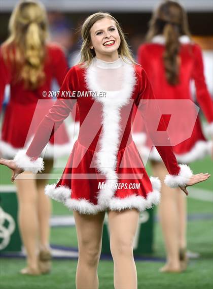 Thumbnail 2 in Pleasant Grove vs. West Orange-Stark (UIL 4A Division 2 Final) photogallery.