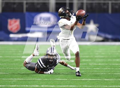 Thumbnail 2 in Pleasant Grove vs. West Orange-Stark (UIL 4A Division 2 Final) photogallery.