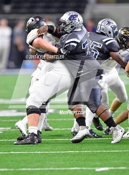 Thumbnail 3 in Pleasant Grove vs. West Orange-Stark (UIL 4A Division 2 Final) photogallery.
