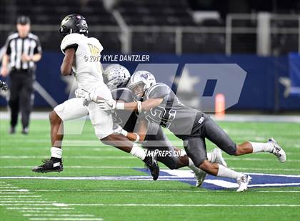 Thumbnail 2 in Pleasant Grove vs. West Orange-Stark (UIL 4A Division 2 Final) photogallery.