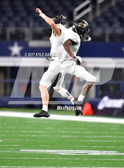 Thumbnail 1 in Pleasant Grove vs. West Orange-Stark (UIL 4A Division 2 Final) photogallery.