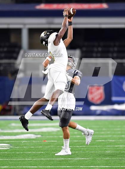 Thumbnail 3 in Pleasant Grove vs. West Orange-Stark (UIL 4A Division 2 Final) photogallery.