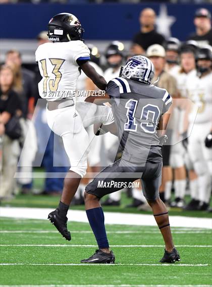 Thumbnail 1 in Pleasant Grove vs. West Orange-Stark (UIL 4A Division 2 Final) photogallery.