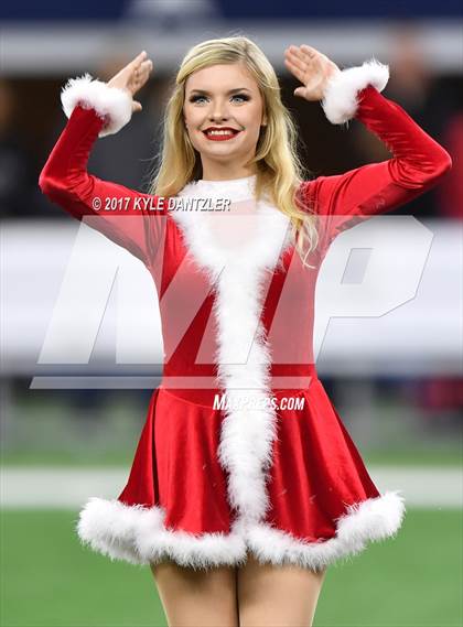 Thumbnail 3 in Pleasant Grove vs. West Orange-Stark (UIL 4A Division 2 Final) photogallery.
