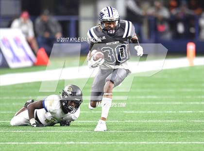 Thumbnail 2 in Pleasant Grove vs. West Orange-Stark (UIL 4A Division 2 Final) photogallery.