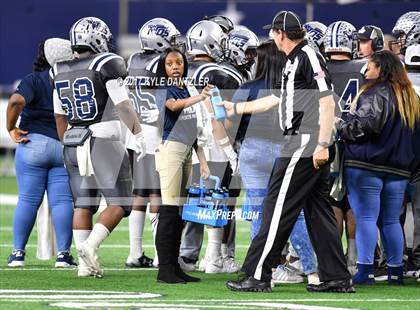 Thumbnail 2 in Pleasant Grove vs. West Orange-Stark (UIL 4A Division 2 Final) photogallery.