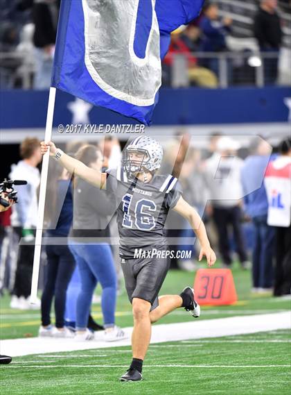Thumbnail 1 in Pleasant Grove vs. West Orange-Stark (UIL 4A Division 2 Final) photogallery.