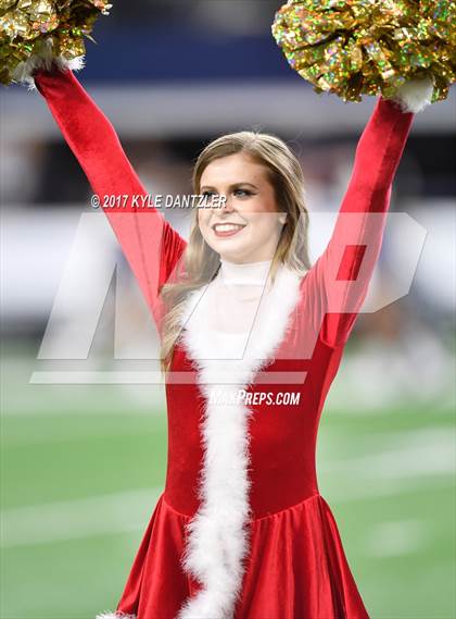 Thumbnail 2 in Pleasant Grove vs. West Orange-Stark (UIL 4A Division 2 Final) photogallery.