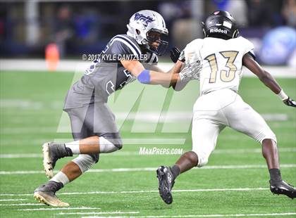 Thumbnail 2 in Pleasant Grove vs. West Orange-Stark (UIL 4A Division 2 Final) photogallery.