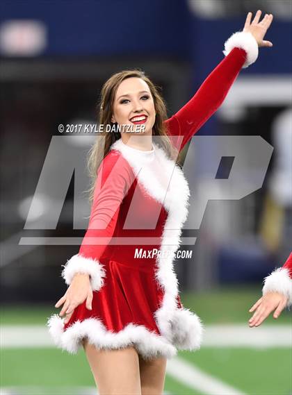 Thumbnail 1 in Pleasant Grove vs. West Orange-Stark (UIL 4A Division 2 Final) photogallery.