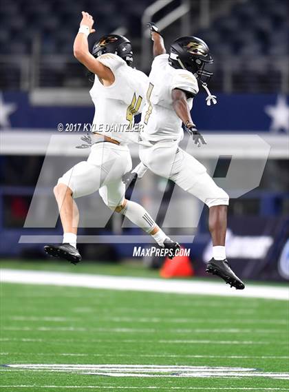 Thumbnail 2 in Pleasant Grove vs. West Orange-Stark (UIL 4A Division 2 Final) photogallery.