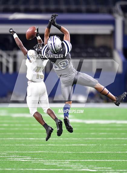 Thumbnail 2 in Pleasant Grove vs. West Orange-Stark (UIL 4A Division 2 Final) photogallery.