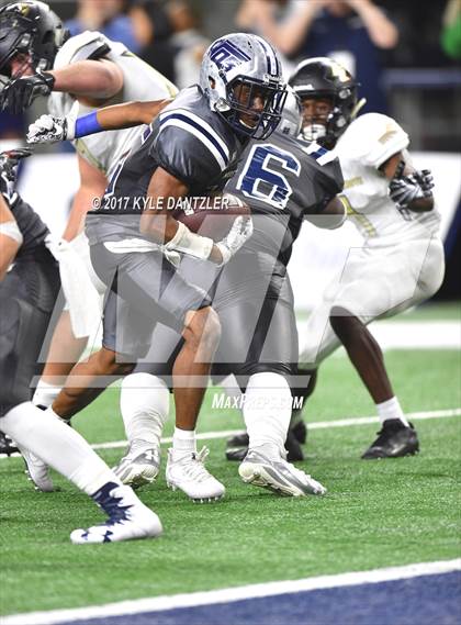 Thumbnail 1 in Pleasant Grove vs. West Orange-Stark (UIL 4A Division 2 Final) photogallery.