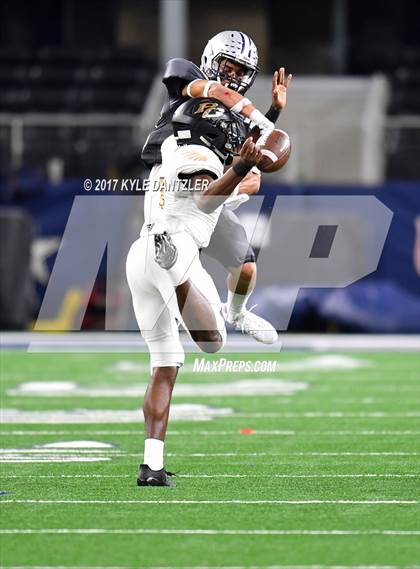 Thumbnail 3 in Pleasant Grove vs. West Orange-Stark (UIL 4A Division 2 Final) photogallery.