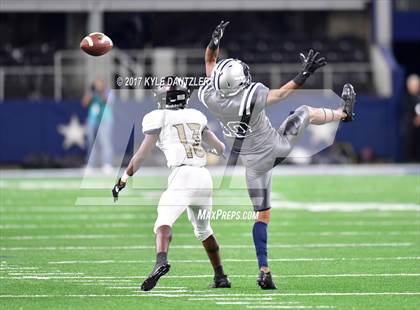Thumbnail 1 in Pleasant Grove vs. West Orange-Stark (UIL 4A Division 2 Final) photogallery.