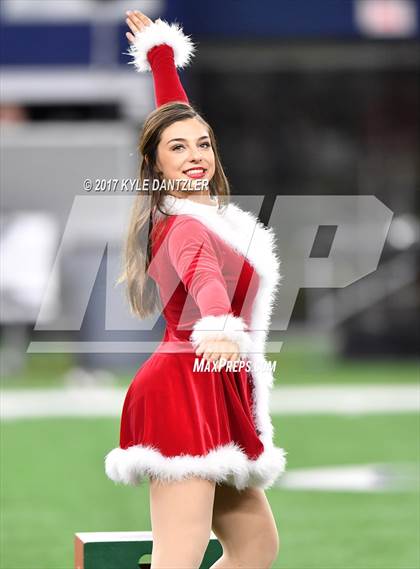 Thumbnail 3 in Pleasant Grove vs. West Orange-Stark (UIL 4A Division 2 Final) photogallery.