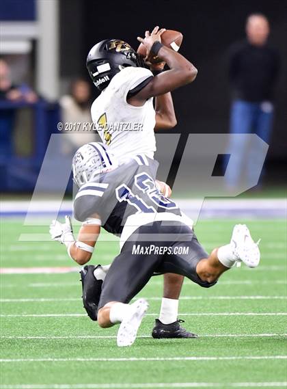 Thumbnail 2 in Pleasant Grove vs. West Orange-Stark (UIL 4A Division 2 Final) photogallery.